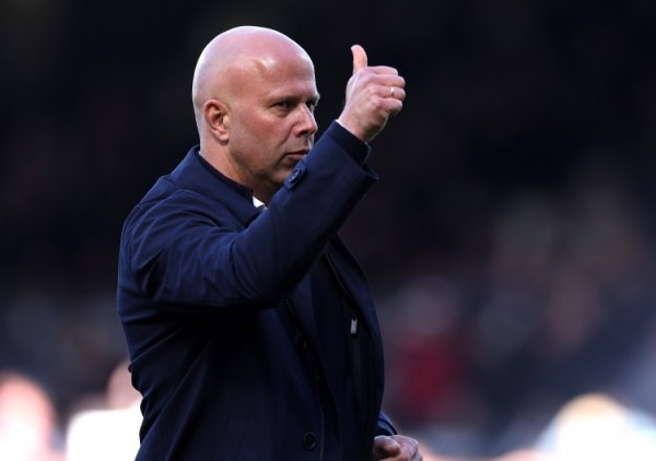 让远藤航捧杯！斯洛特：他是奉献典范，透顶配得上今天的队长袖标