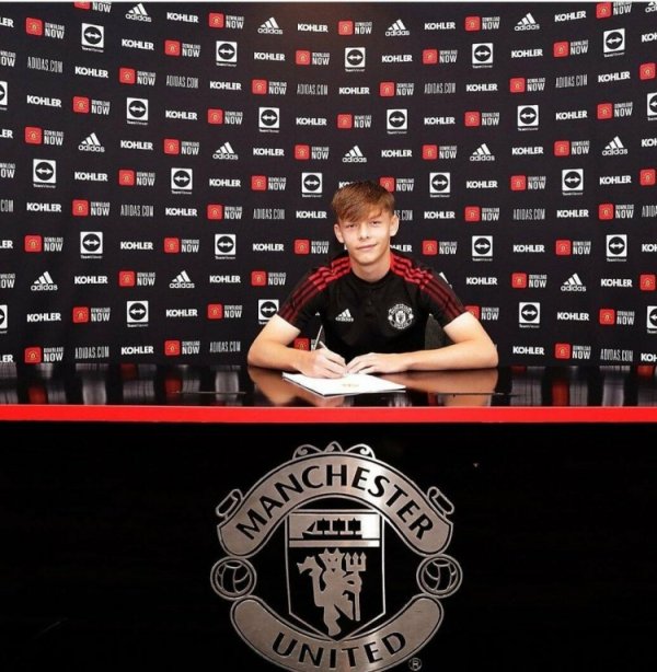 记者：曼联20岁小将马瑟可能今夏外租离队，也不扼杀长期转会