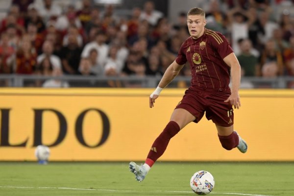 罗体：罗骑兵史初次出现球裤告白缓助商，从下一场热身赛开动使用