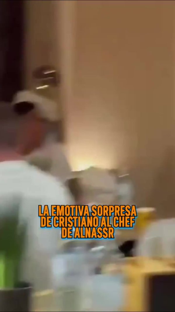 有心了！C罗在利雅得凯旋的厨师生辰时奉上蛋糕，其感动落泪