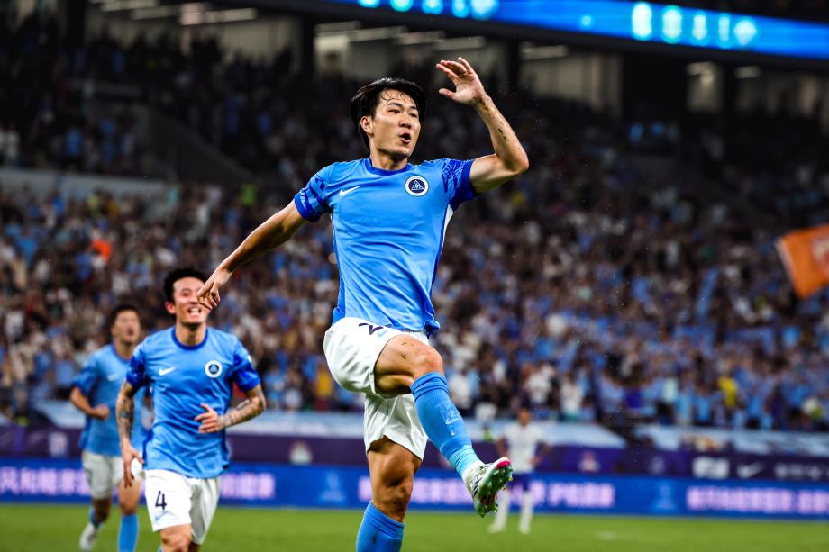 [图]张昱杰破门 深圳新鹏城3-1慑服上海申花