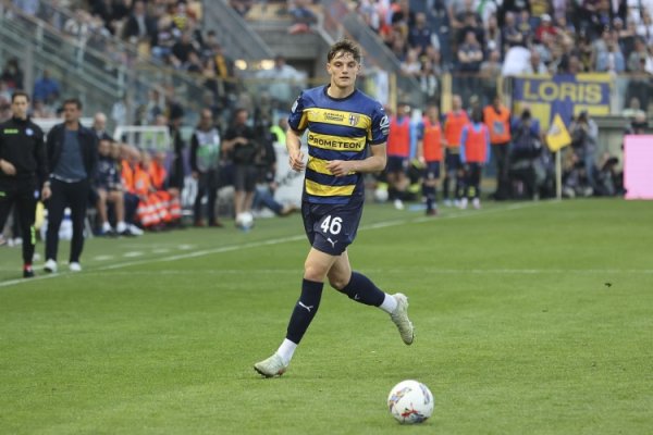 德天外：利物浦密切柔柔帕尔马18岁中卫莱奥尼，现阶段还莫得证实