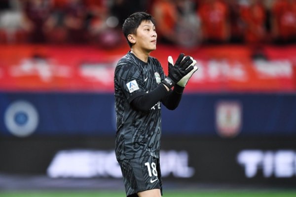 王国明:赛前球队对点球有商榷 扑出点球后还认为还没踢完呢