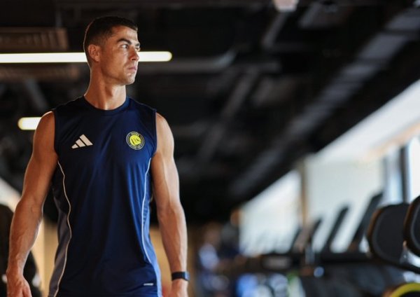 剑指冠军！利雅得奏凯晒C罗进行规复性实践像片