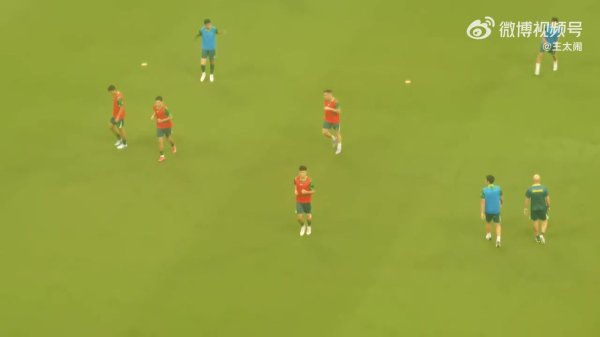 记者：国安派出双外助的轮流声势 法比奥赛前召集球队作动员