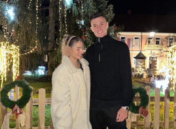 姐弟恋！太阳报先容舍什科女友：收支5岁 她哥插足爱情岛一炮走红