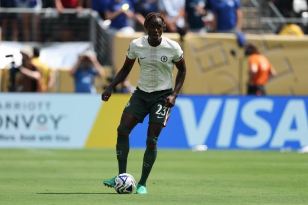 查洛巴:当作后卫进球老是很棒的事情,但最蹙迫的仍是拿到三分