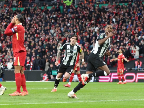 邮报:纽卡激动和PIF代表赶赴伊萨克家中,劝服他留住