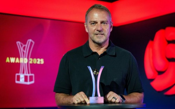 官方:弗里克荣获2025年图片报年度最好考验奖