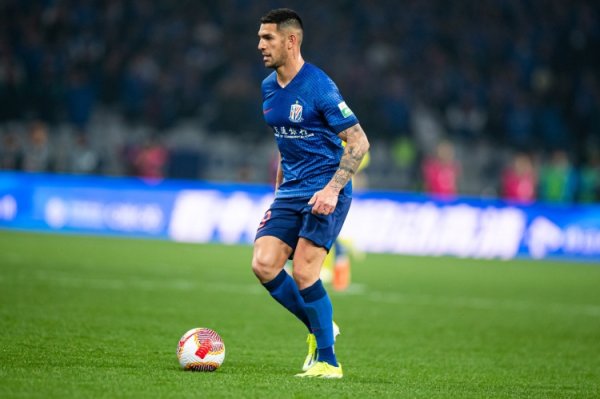 记者:路易斯腰部受伤依然有段手艺,教诲组决定本轮让他休息