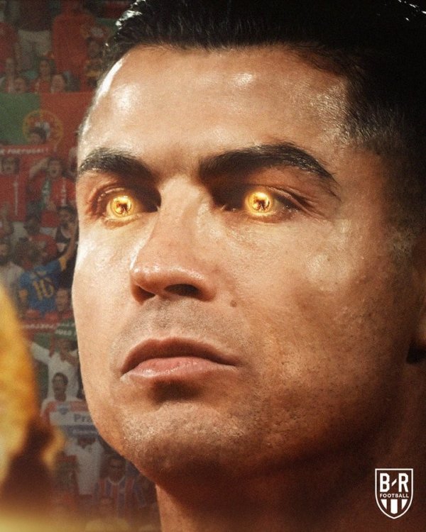 露天看台晒C罗海报：仍是六届世初赛破门！