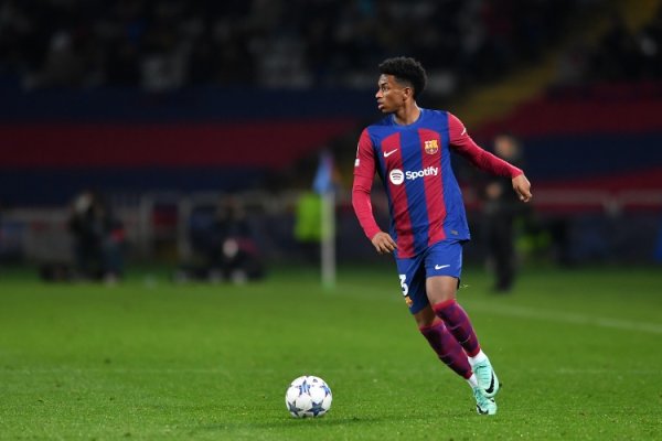 记者：巴尔德插足巴萨当天合练，亚马尔仍单独磨练