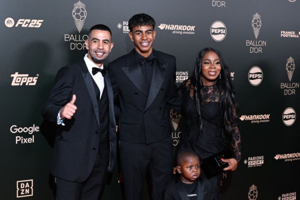 每体：亚马尔的母亲将看成主嘉宾出席球迷圣诞派对晚宴