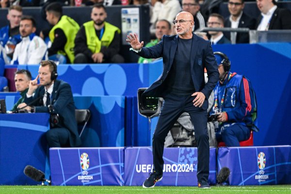 马卡：西班牙vs格鲁吉亚赛前天气恶劣，草皮现象可能会受到影响