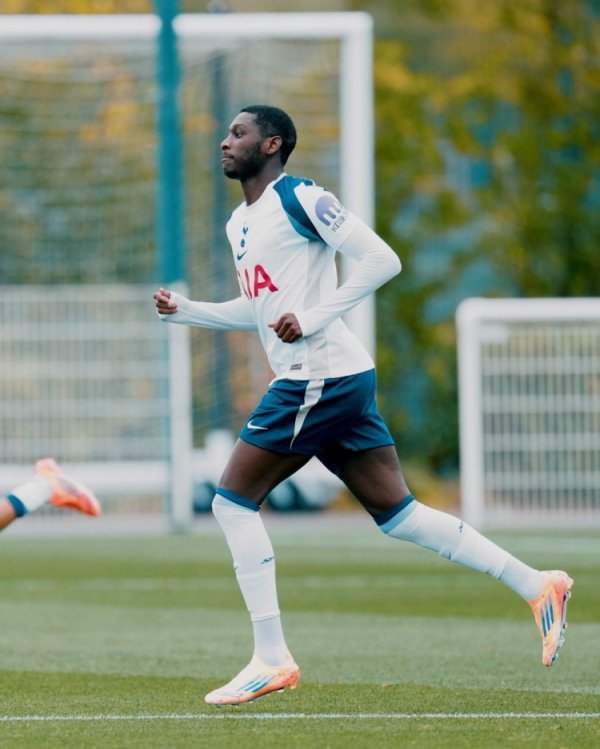 热刺官方：穆阿尼插足球队今天的闭门友谊赛，朝着复出迈出一步