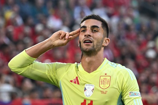 记者：费兰-托雷斯本日回到巴塞罗那后将摄取搜检