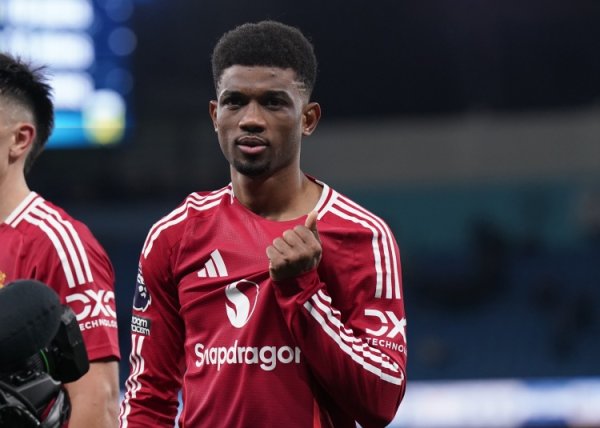 对阵利物浦上半场阿玛德2枢纽传球+1过东说念主得胜，比其他东说念主齐更多