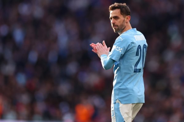 不敌维拉！B席：赛季浪漫还早无须过早下论断 咱们的逼抢很晦气