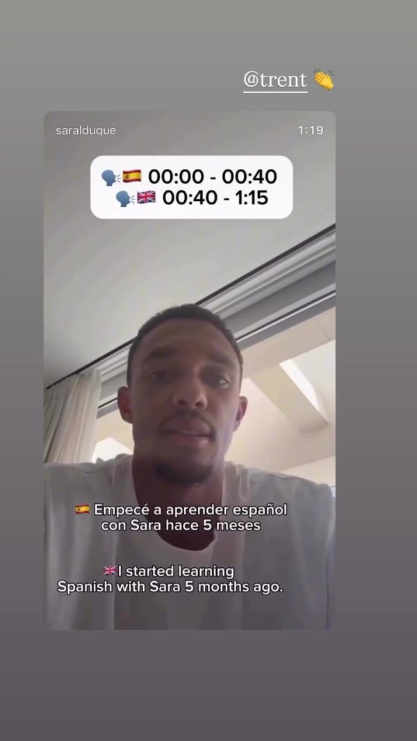 敦厚好！西语敦厚晒阿诺德用西语先容我方，她依然小蜘蛛英语敦厚