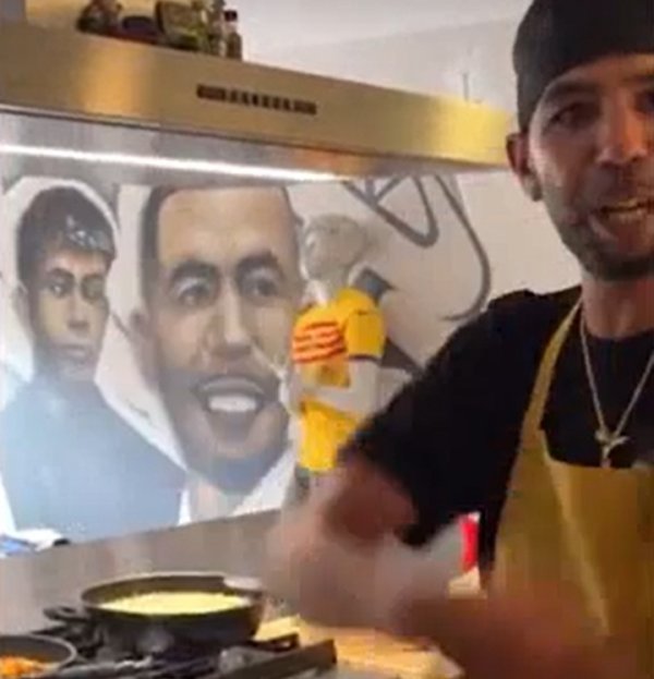 😂亚马尔父亲：我年青还能责任，巴塞罗那的纸皮王人归我捡来卖