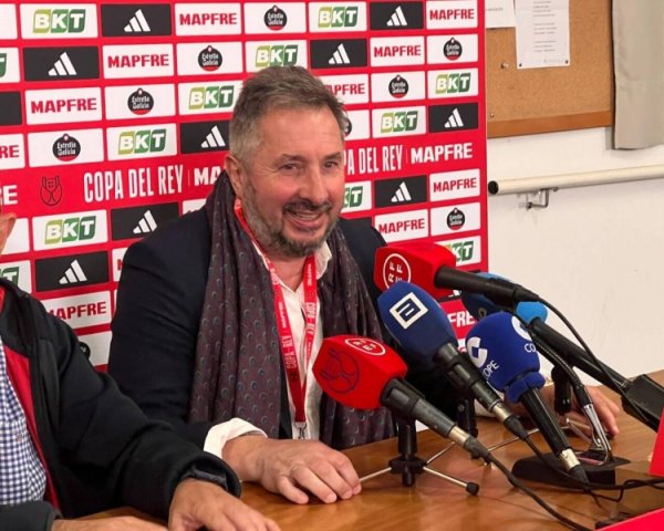 炮轰足坛潜轨则！维加港主帅：这里惟有果断球队主席的东说念主才略握教