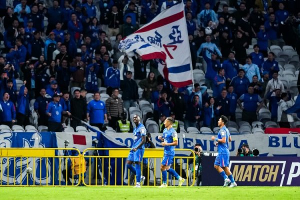 沪媒：申花争冠被迫根源不仅在于实力的细小差距，更显现教育短板