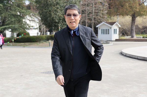 韩鹏：徐根宝引导80多岁乐龄还在责任一线，这止境让东谈主感动