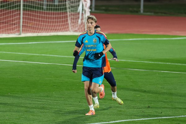 TA：赫伊森在国度队时刻腹股沟不适 将领受查验