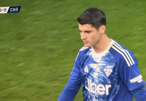 破防了？莫拉塔主动撞倒敌手染黄+清楚换东说念主，此前两失良机