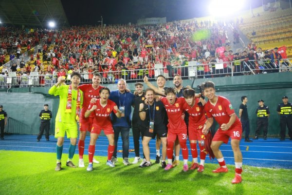 铜梁龙致谢各俱乐部：中国足球发展 需举座足球东谈主共同致力与互助