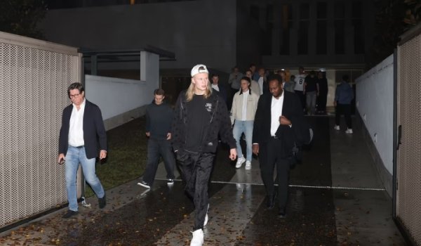 挪威全队赛后在米兰城整夜开派对庆祝，回挪威还将举行恢弘仪式