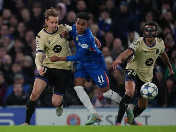 青训训诲：埃斯特旺的控球、均衡感和射门王人不落俗套，他是块张含韵