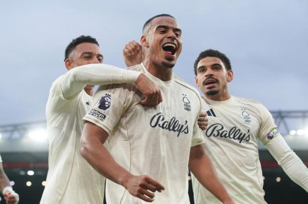 英超-近7轮遭6负！利物浦0-3诺丁汉丛林跌至第11名