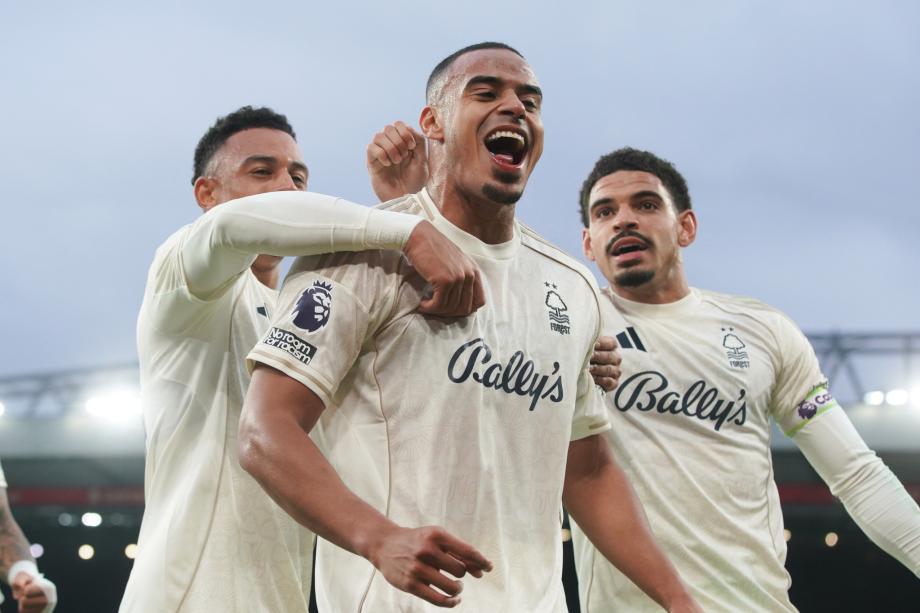 [图]近7轮遭6负！利物浦0-3诺丁汉丛林跌至第11名