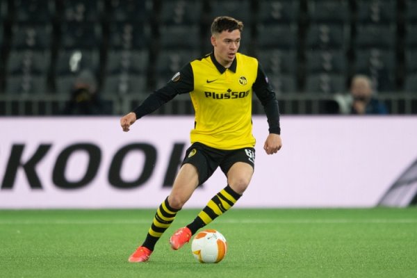 由于球衣胸前告白违法，法国转播方将不转播年青东说念主vs里尔的欧联杯