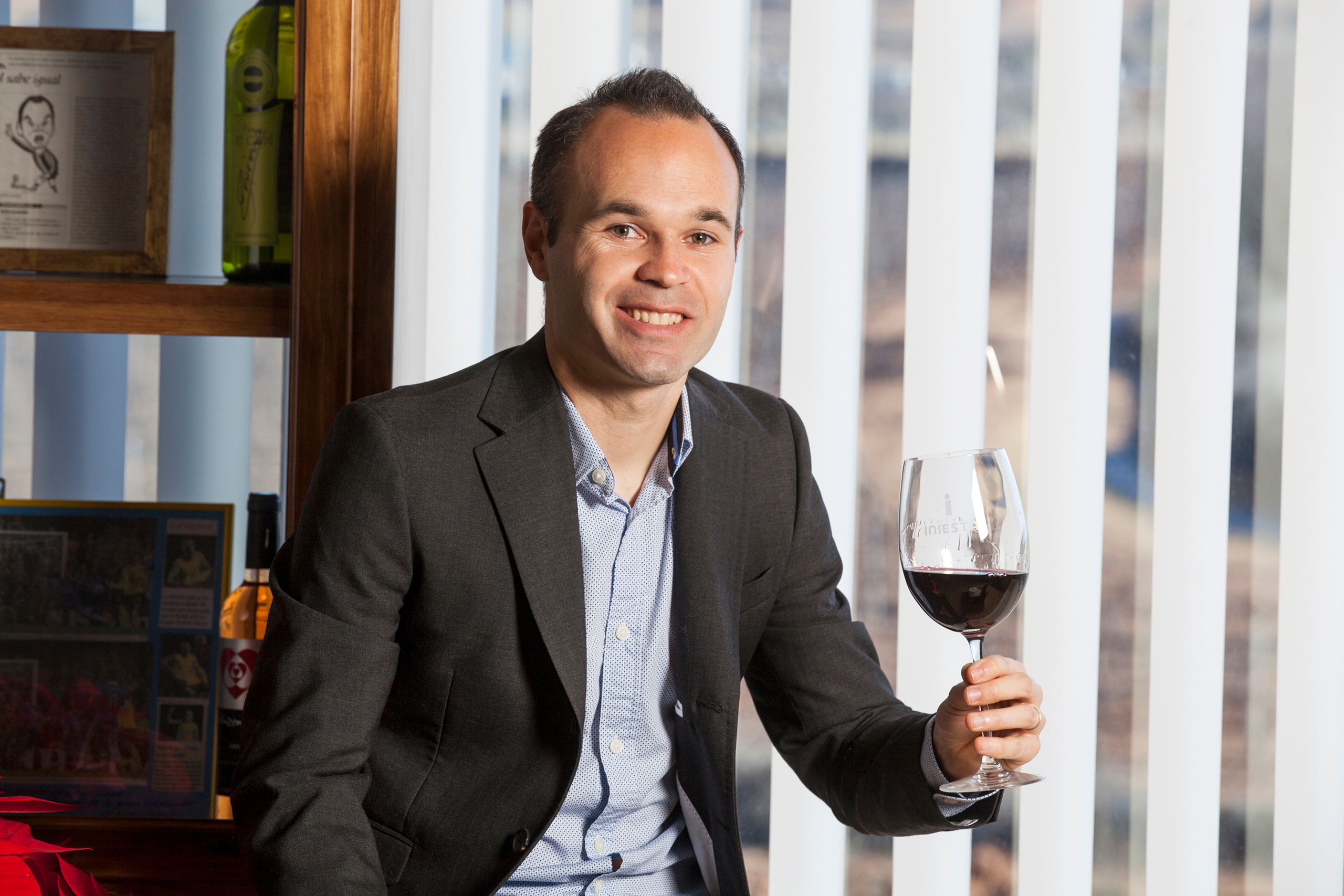 还以颜料！杨立瑜头球攻门顶正，马镇将球扑住